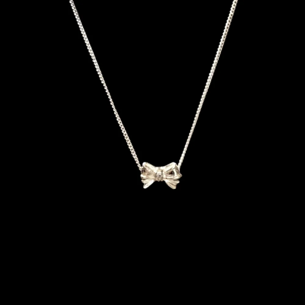 Small Silver Plated Cute Bow Necklace Like New Very Shiny! - Picture 5 of 6